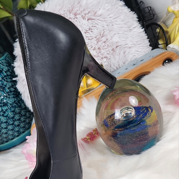 Shoe - Picture 8 of 8